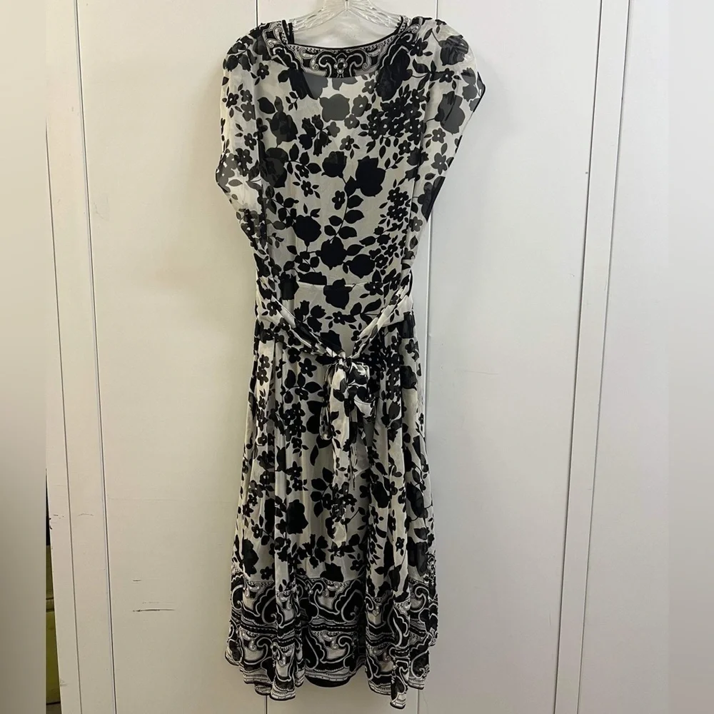Like New ECI New York Black & White Maxi Dress with Black Slit - Picture 3 of 6